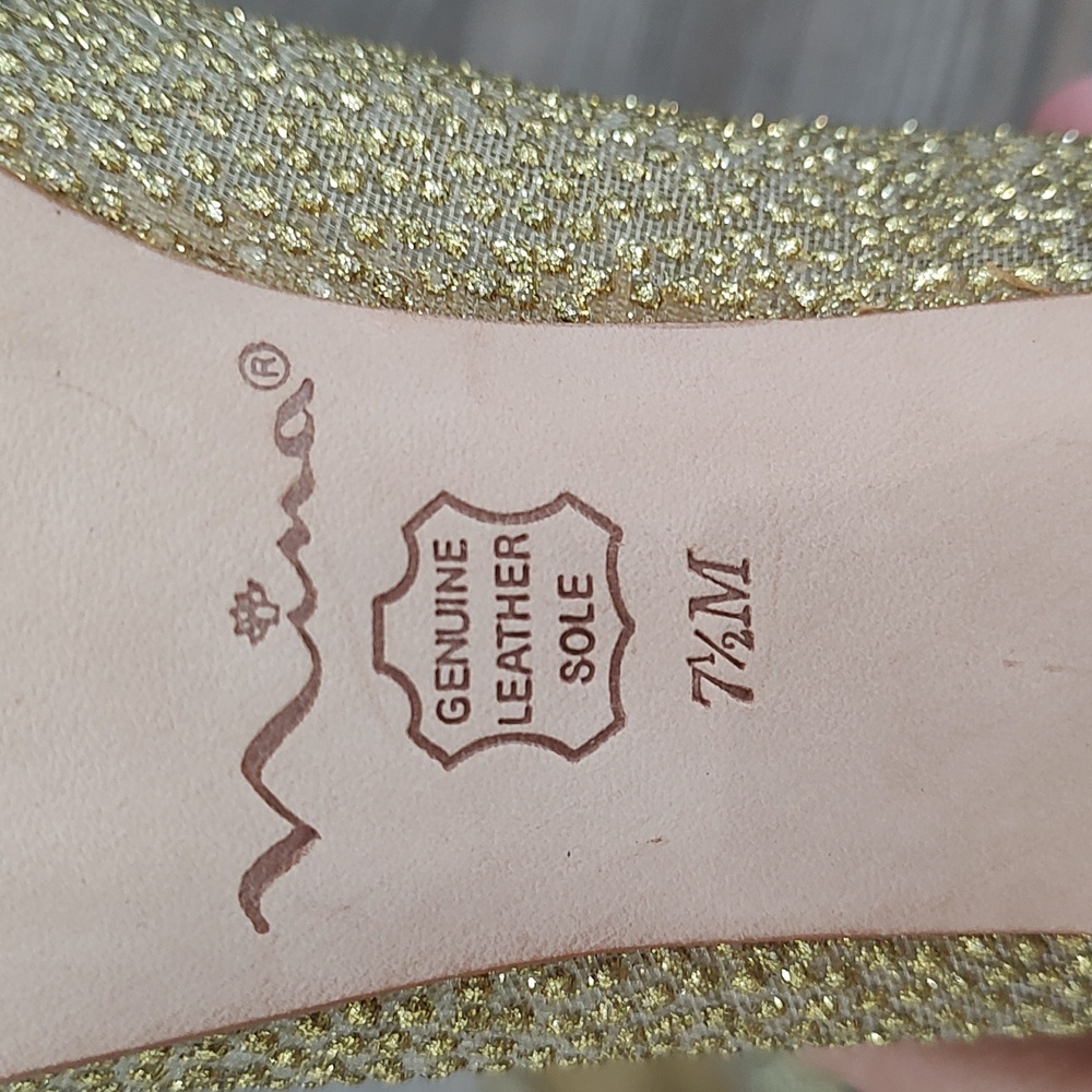 Like New NINA Sparkly Gold Pumps Shoes Heels Leather Soles 7.5 - Picture 11 of 13